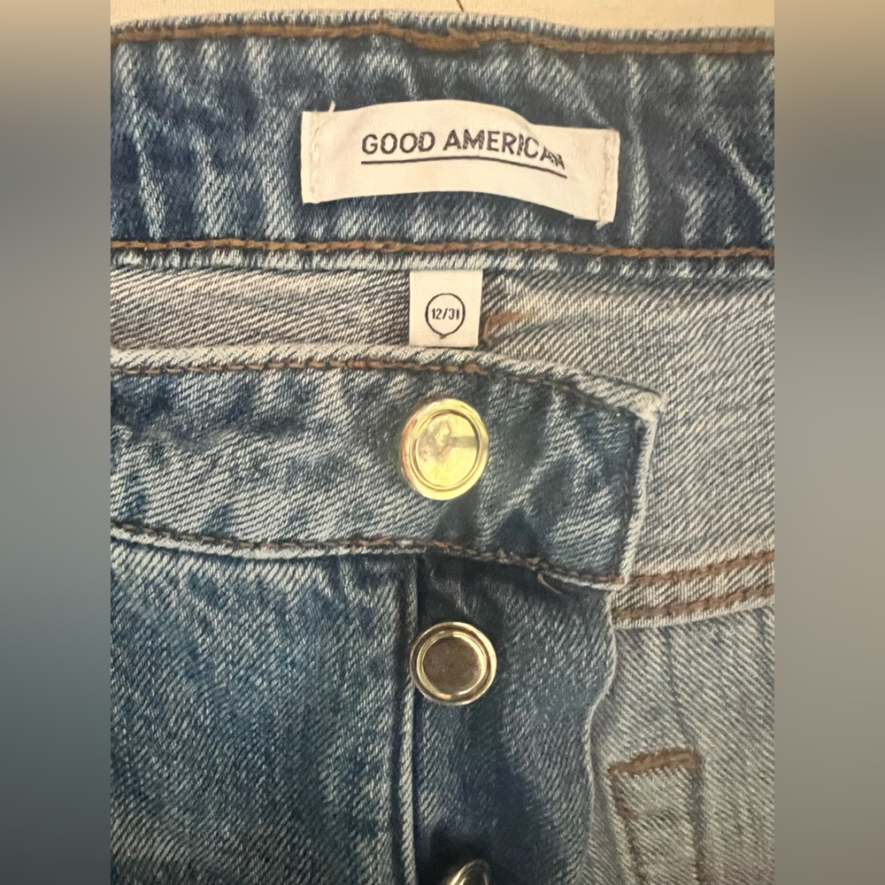 Good American Bombshell denim shorts size 12